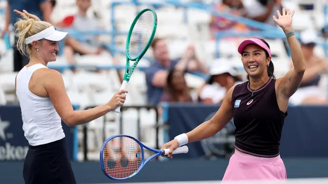 Aldila Sutjiadi dan Erin Routliffe Angkat Trofi Ganda WTA 500 DC Open 2026 (AFP)