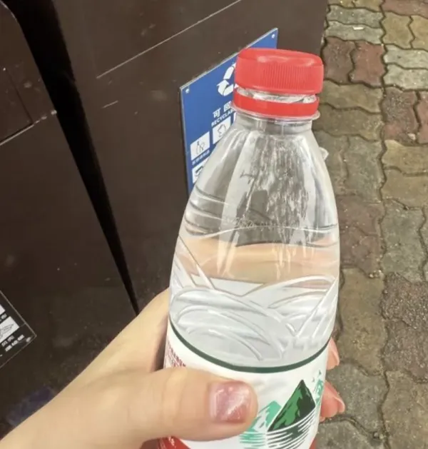 Terbongkar! Selama 30 Tahun, Nenek Ini Jual Air Mineral Pakai Air Sungai Terbongkar! Selama 30 Tahun, Nenek Ini Jual Air Mineral Pakai Air Sungai