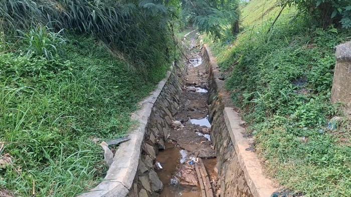 KEKERINGAN DI BOGOR - Kampung Situbeureum, Kelurahan Bojongkerta, Kecamatan Bogor Selatan, Kota Bogor mengalamu kekeringan imbau musim kemarau, Selasa (4/8/2026).