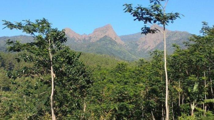 Gunung Piramid Bondowoso, Jawa Timur.