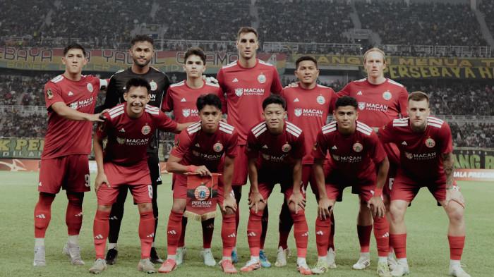 FOTO BERSAMA - Sebelas pemain Persija Jakarta berfoto bersama menjelang laga perdana Grup B Piala Presiden 2026 melawan Persebaya Surabaya di Stadion Gelora Bung Tomo (GBT), Surabaya, Minggu (26/7/2026) malam WIB. Persija kalah tipis 0-1.