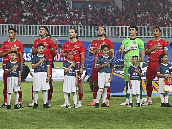 (Dari kiri ke kanan) sejumlah pemain Timnas Indonesia yakni Dony Tri Pamungkas, Shayne Pattynama, Marc Klok, Jordi Amat, Nadeo Argawinata, hingga Rizky Ridho.