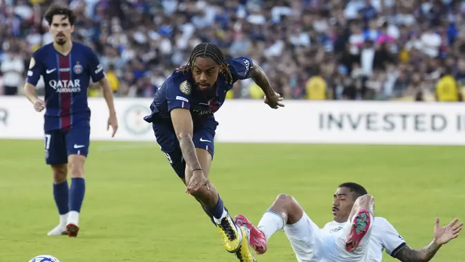 Aksi Bradley Barcola dalam laga PSG vs Botafogo di Piala Dunia Antarklub 2025, Jumat (20/6/2025). (AP Photo/Jae C. Hong)
