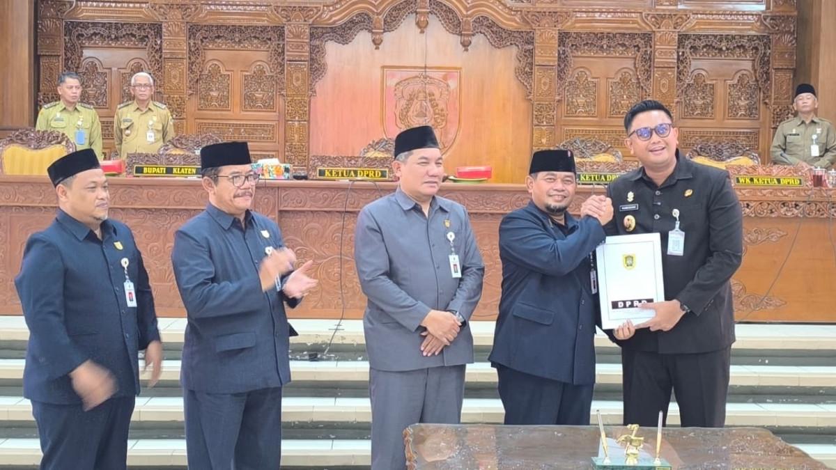 DPRD KLATEN - DPRD Klaten dan Pemkab Klaten sepakati Kebijakan Umum APBD dan Prioritas Plafon Anggaran Sementara (KUA-PPAS) Tahun Anggaran 2027 dalam sidang paripurna di Gedung Paripurna DPRD Klaten, Selasa (4/8/2026).
