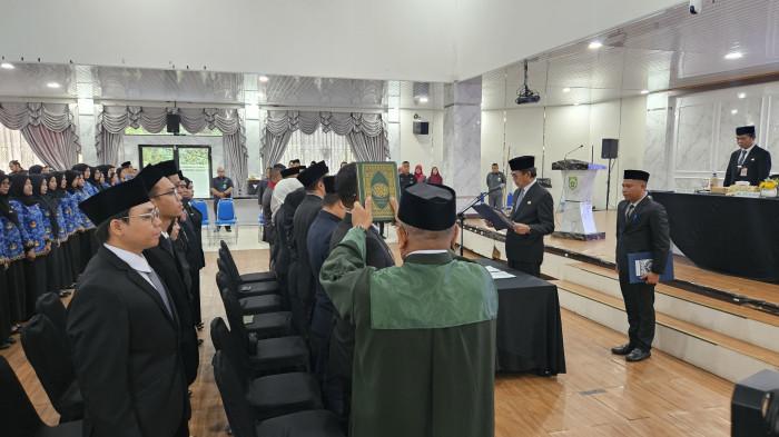 Wakil Bupati Balangan, Akhmad Fauzi secara simbolis22