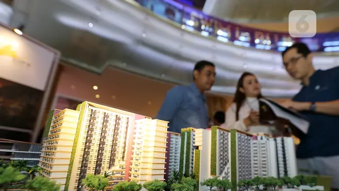 Sebuah maket plan yang mengusung konsep Transit Oriented Development digelar pada pameran properti LRT City Expo di Jakarta, Sabtu (21/7). Anak usaha dari PT Adhi Karya, Adhi Commuter Properti  menargetkan penjualan pemasaran Rp 19 miliar. (Liputan6.com)