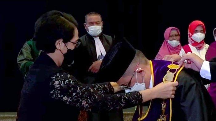 Pelantikan Rektor Unsrat, Prof Dr Ir Berty Sompie serta serah terima jabatan Rektor Unsrat di Kemendikbudtistek, Rabu (21/12/2022).