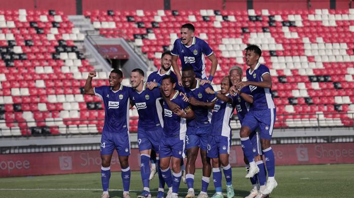 SELEBRASI - Para pemain Persib Bandung, melakukan selebrasi bersama setelah mencetak gol ke gawang Persija Jakarta pada pertandingan semifinal Piala presiden 2026 di Stadion Kapten I Wayan Dipta, Gianyar, Selasa (4/8/2026) sore WIB.