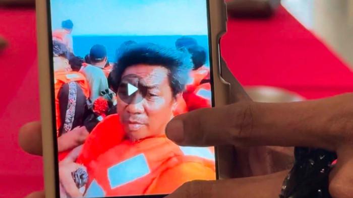 BUKTI KORBAN HILANG - Video kiriman korban bernama  Bustam Sanusi saat berada di atas KMP  Mutiara Sentosa II  pada Minggu (2/8/2026). Muhammad Jasuar Bustam, anak korban menyebut, ayahnya belum ditemukan dan nama ayahnya tak ada dalam daftar manifest kapal.