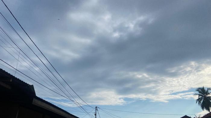 PRAKIRAAN CUACA - Potret kondisi cuaca di Kota Gorontalo hari ini Senin (20/4/2026) terpantau cerah berawan pada pukul 05.58 Wita. Cuaca Gorontalo hari ini didominasi hujan ringan hingga sedang, suhu 21–34°C. Waspada hujan siang–sore di hampir semua wilayah.