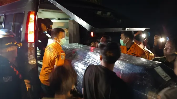 Jenazah korban kebakaran KMP Mutiara Santosa II asal Makassar, Siti Fatimah, tiba di kampung halamannya pada Rabu (5/8/2026) dini hari. (Liputan6.com/istimewa).