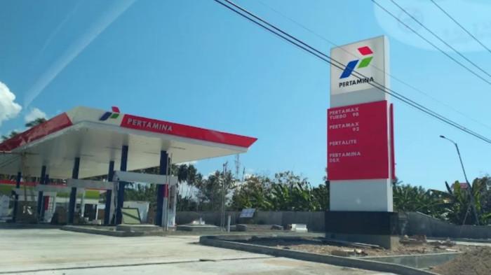 SPBU -- Harga sejumlah BBM non-subsidi Pertamina mengalami penurunan mulai 1 Agustus 2026. Penurunan harga berlaku untuk Pertamax Turbo, Pertamax Green 95, dan Pertamax RON 92.