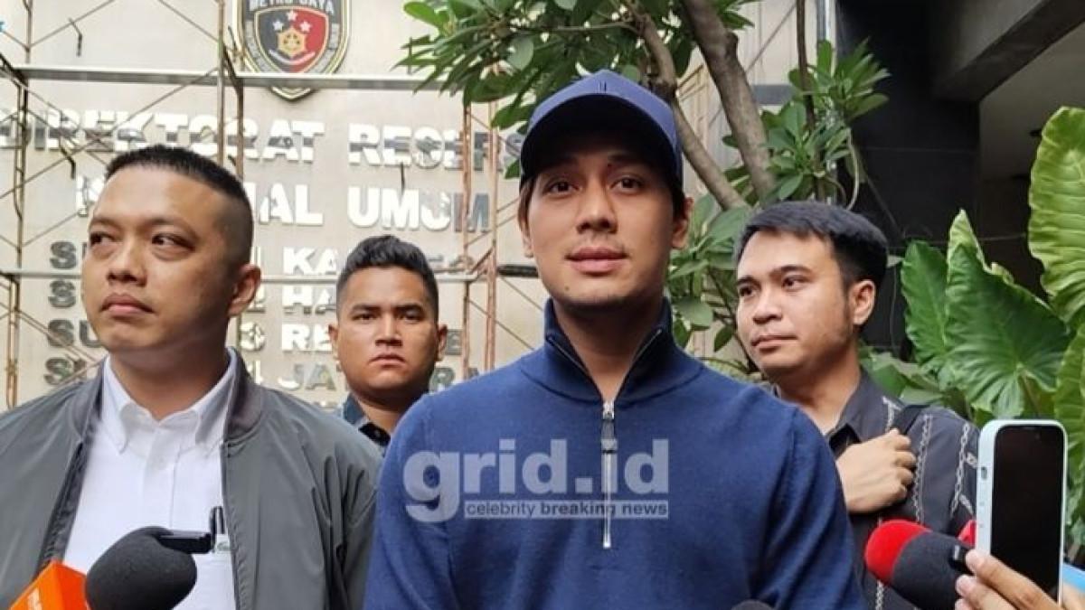 KABAR ARTIS - Rizky Billar ditemui di Polda Metro Jaya, Jumat (31/7/2026).