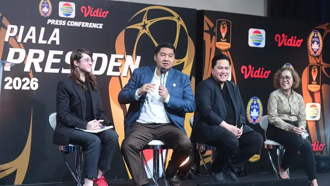 (dari kiri)  Ketua OC Piala Presiden Tsamara Amany, Ketua Steering Committee (SC) Piala Presiden Maruarar Sirait, Ketua Umum PSSI Erick Thohir dan Direktur Emtek Media Harsiwi Achmad saat press conference Piala Presiden 2026 di Studio Lantai 8 SCTV Tower - Senayan City, Jakarta, Senin (06/07/2026). (Merdeka.com/ Arie Basuki)