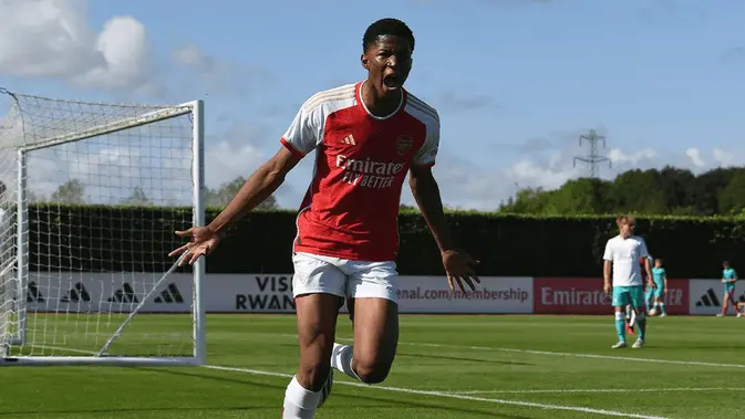 Chido Obi-Martin beraksi bersama Arsenal U-18. (Doc Arsenal.com)