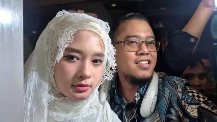 KASUS PERZINAAN — Selebgram Inara Rusli saat ditemui di sela acara ulang tahun Eddies Adelia di kawasan Petamburan, Jakarta Pusat, Kamis (26/2/2026). Terkini, dalam pemeriksaan di Polda Metro Jaya, ia menepis bukti video intim dan membantah tuduhan perzinaan dengan Insanul Fahmi sebagaimana dilaporkan oleh istri sah, Wardatina Mawa.