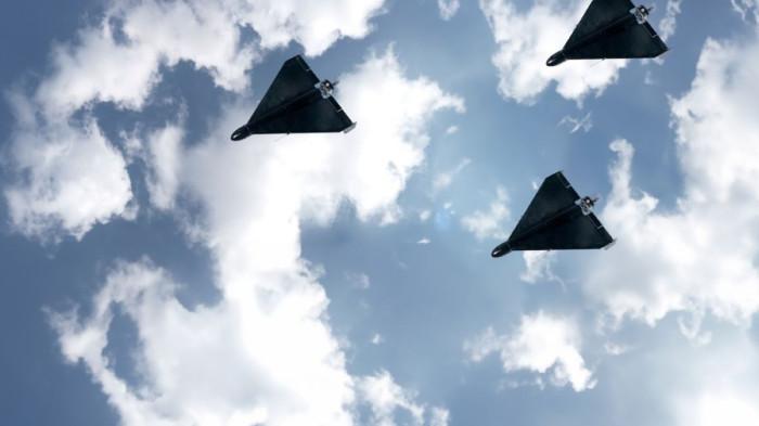 TEROR DRONE - Ilustrasi gelombang drone yang mirip dengan apa yang dimiliki militer Rusia, drone Shahed buatan Iran. Negara-negara NATO terutama yang berbatasan langsung dengan Rusia, tengah dilanda teror drone yang melanggar wilayah udara mereka.