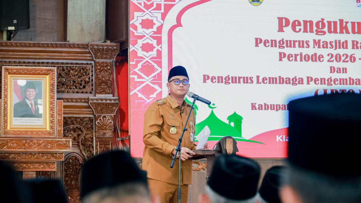 PENGURUS MASJID KLATEN - Bupati Klaten Hamenang Wajar Ismoyo memberikan sambutan saat pengukuhan Pengurus Masjid Raya Klaten Periode 2026–2031 dan Pengurus LPTQ Klaten Periode 2026–2029, Senin (3/8/2026).