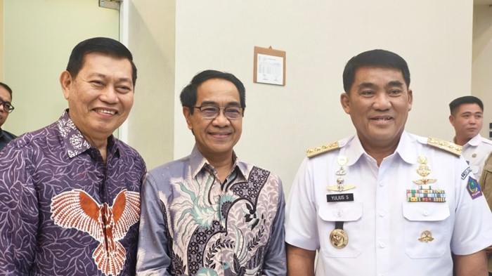 PERTEMUAN - Gubernur Sulut Yulius Selvanus Komaling dan Wakil Gubernur Dr. Johannes Victor Mailangkay menerima kunjungan Plt Rektor Unsrat Manado Prof. Dr. Ir. Jamaluddin Jompa, M.Sc, Rabu (5/8/2026). Berlangsung di Wisma Negara Bumi Beringin, Kecamatan Wenang, Kota Manado,  Sulawesi Utara