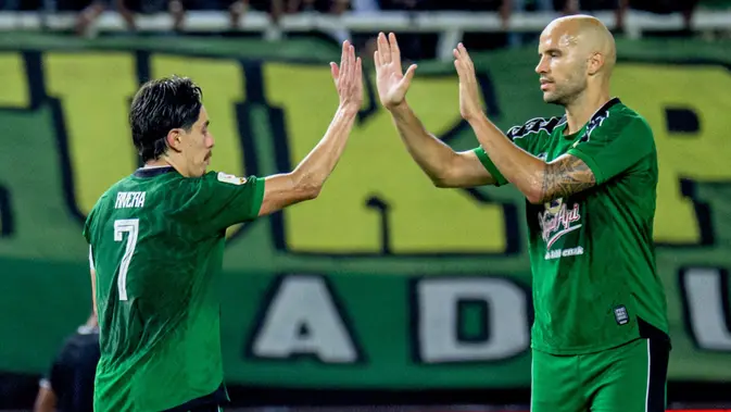 Duo Persebaya Surabaya Francisco Rivera dan Risto Mitrevski beraksi di Piala Presiden 2026. (Dok Persebaya)