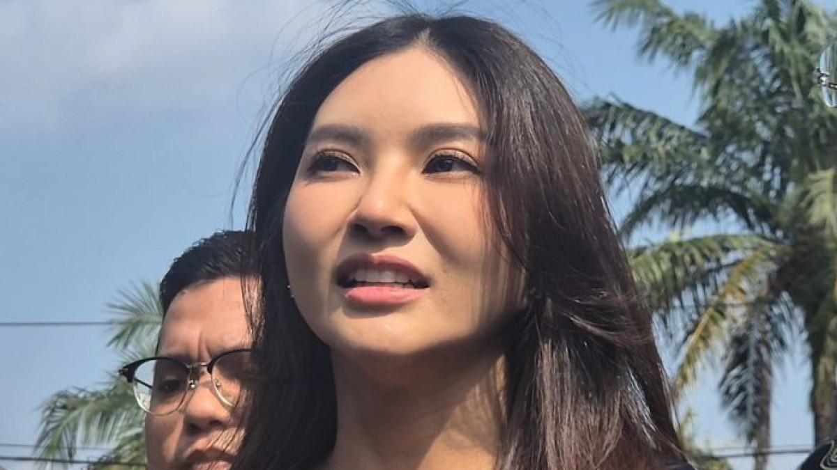 Sarwendah hadiri sidang lanjutan terkait gugatan hak asuh anak antara dirinya dan Ruben Onsu.