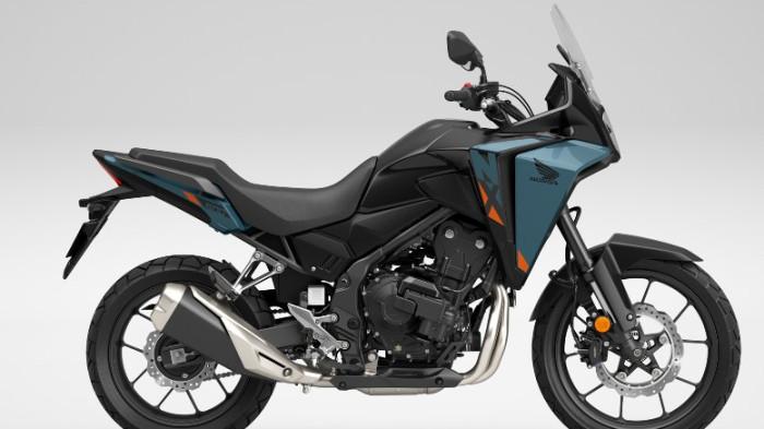 New NX500 memadukan siluet adventure yang gagah dengan permukaan bodi yang lebar dan proporsional, sehingga memberikan kesan kokoh dan tetap lincah digunakan di berbagai kondisi jalan.