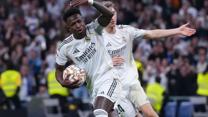 Winger Real Madrid, Vinicius Junior merayakan gol pertamanya ke gawang Atletico Madrid, Senin (23/3/2026) (AP Photo/Manu Fernandez)