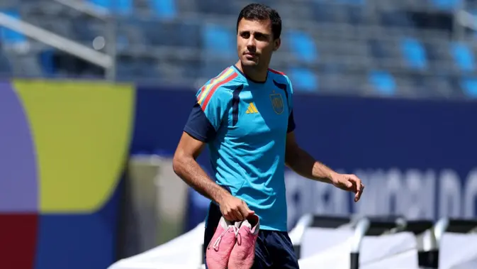 Rodri #16 dari Timnas Spanyol menghadiri sesi latihan menjelang pertandingan perempat final Piala Dunia 2026 di Carson Sports Park pada 9 Juli 2026 di Carson, California. (Florencia Tan Jun/Getty Images/AGetty Images via AFP)