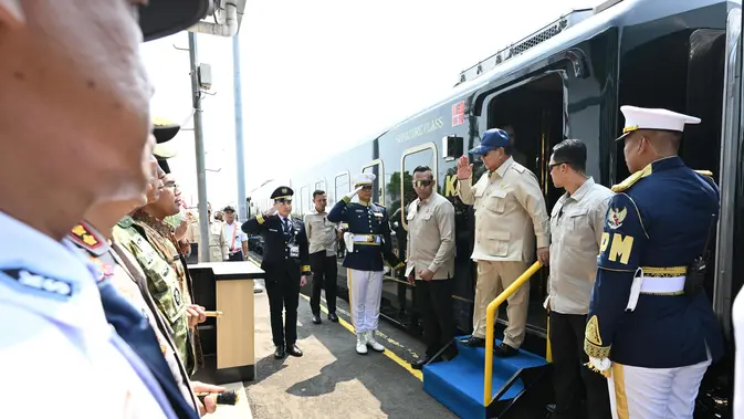 Prabowo menggunakan KA Nusantara Explorer dari Stasiun Batang, Kabupaten Batang menuju Jakarta, Kamis (30/7/2026). (Liputan6.com/Lizsa Egeham).