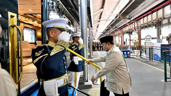 Prabowo menggunakan KA Nusantara Explorer dari Stasiun Batang, Kabupaten Batang menuju Jakarta, Kamis (30/7/2026). (Liputan6.com/Lizsa Egeham).
