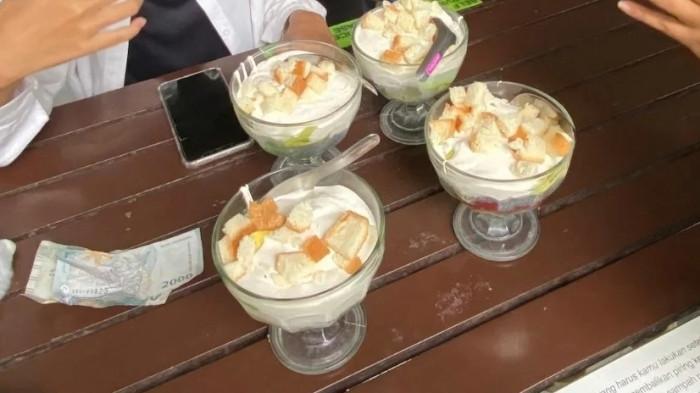 Es Teler Creamy Kantin Bonbin UGM, dijual di hari Sabtu.
