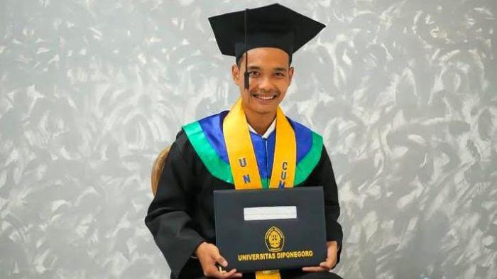 Dika Lulusan Profesi Keperawatan (Ners)