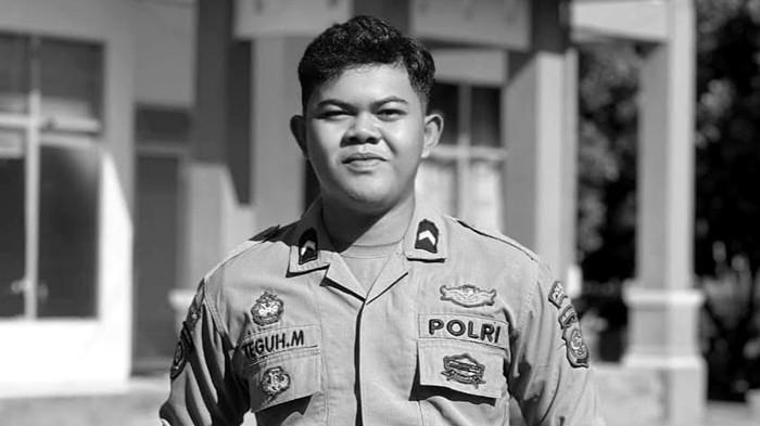 POLISI - Bripda Teguh Mokoginta semasa hidup. Sosok almarhum Bripda Teguh di mata atasan jajaran Polres Bolmong - Polda Sulut, dikenal sebagai pribadi yang sopan dan baik kepada orang di sekitarnya.