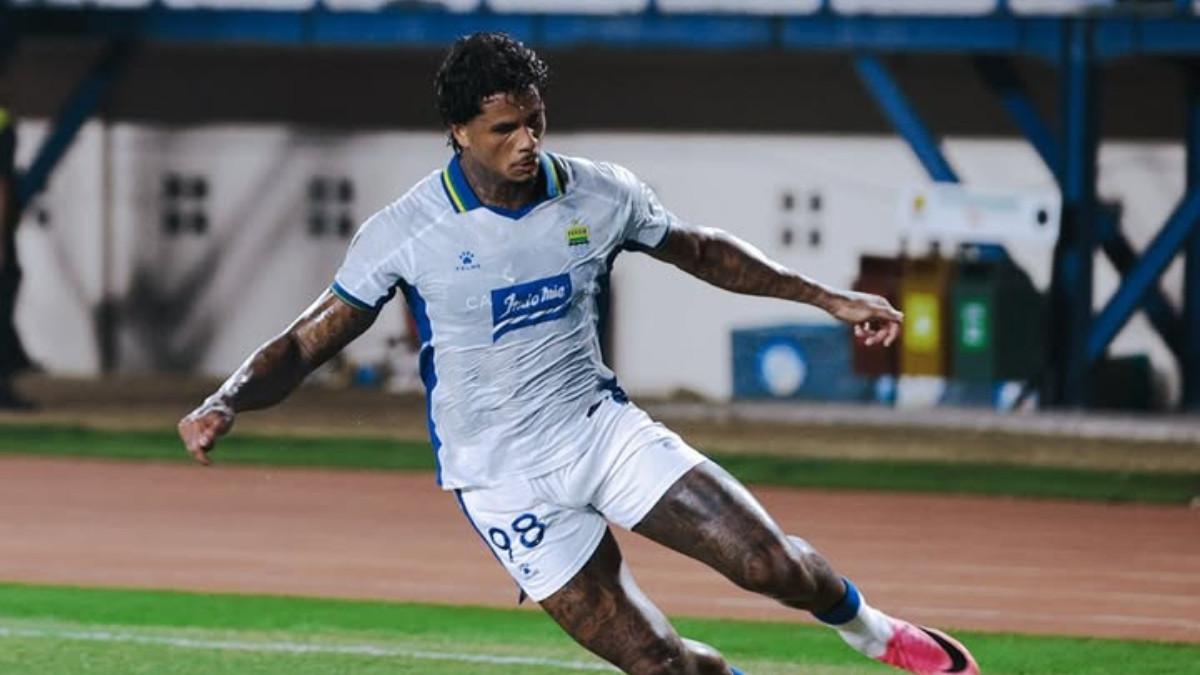 SOSOK RAMON TANQUE - Momen Ramon Tanque bermain di laga Persib Bandung kontra DPMM FC di Piala Presiden 2026.