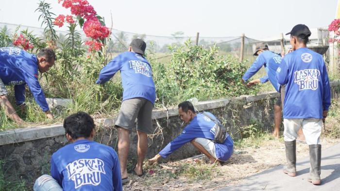 Sejumlah kader Partai Demokrat lakukan Kerja bakti