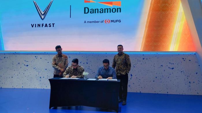 Kolaborasi VinFast Indonesia dan Danamon pada ajang GAIKINDO Indonesia