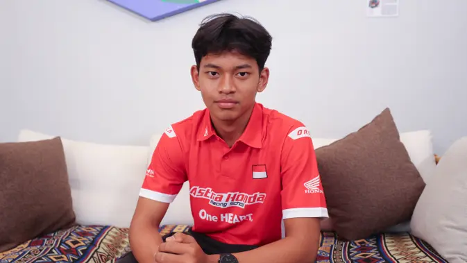 Pembalap binaan PT Astra Honda Motor yang akan mengikuti kelas Moto3 2026, Veda Ega Pratama. (Abdul Aziz/Bola.com)