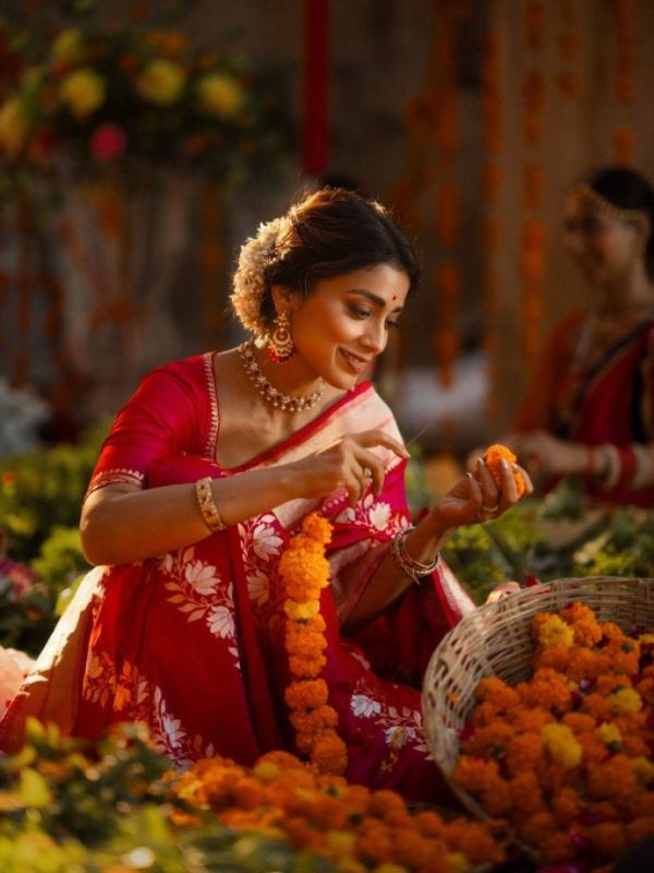 Shriya Saran Shines Handwoven Floral Silk Saree 1