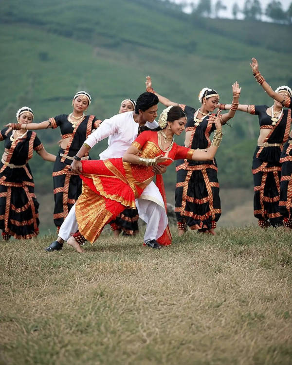 Exploring Meenamma's Iconic Saree Styles from Chennai Express
