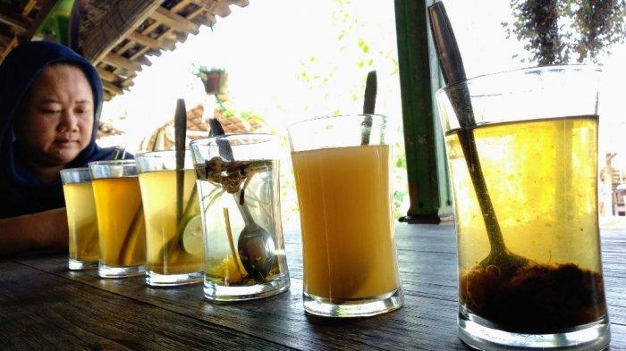 Deretan minuman tradisional berbahan rempah-rempah hasil racikan Kampoeng Mataraman