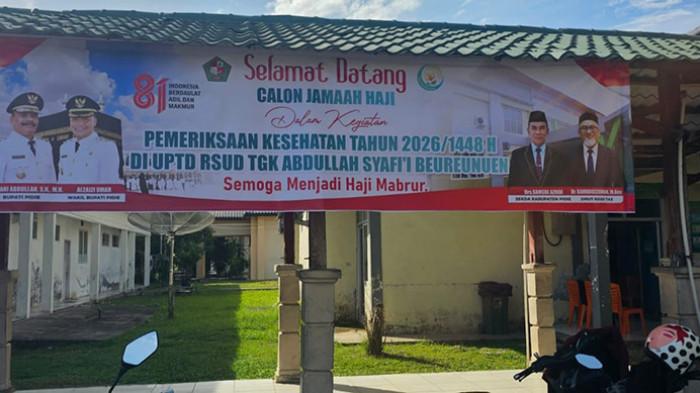 KIR KESEHATN CALON HAJI - Sejumlah petugas melayani kir kesehatan calon jemaah haji 2027 di RSUD Tg Abdullah Syafii Beureuenun, Pidie, Sabtu (8/8/2026).