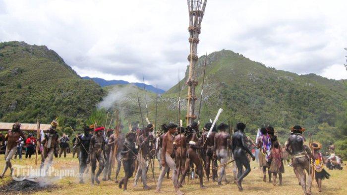 Festival Budaya Lembah Baliem ke-31 2013 secara resmi ditutup oleh Wakil Bupati Jayawijaya Marthin Yogobi di Distrik Usilimo Kabupaten Jayawijaya Provinsi Papua Pegunungan, Rabu (9/8/2023).