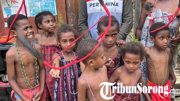 20260808_Anak-anak laki-laki dan perempuan di Kampung Adat Malasigi