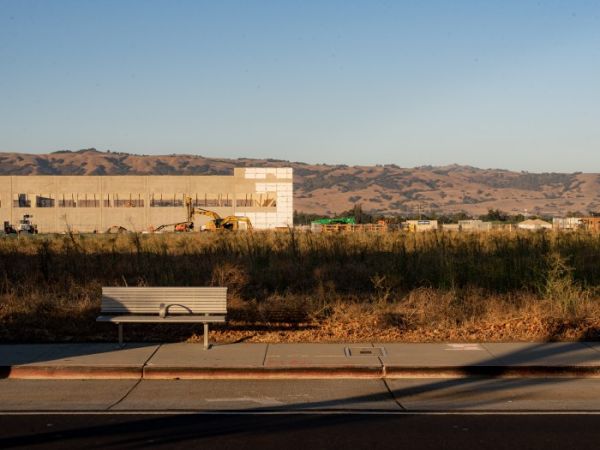 How Amazon Built a Data Center in a California Town Without Anyone Noticing - WSJ
