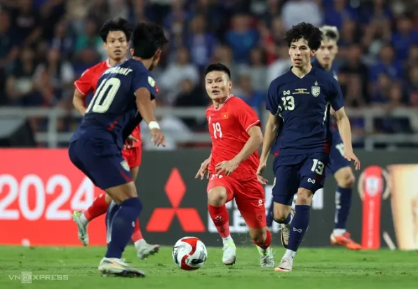 Vietnam midfielder Nguyen Quang Hai (number 19) during in the 3-2 victory over Thailand in the second leg of the 2024 ASEAN Cup final, at Rajamangala Stadium, Bangkok, Thailand on Jan. 5, 2025. Photo by Read/Duc Dong