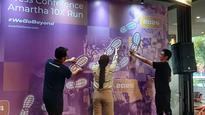 Amartha 10X Run 2026 juga melakukan sterilisasi area race untuk membedakan jalur perlombaan dengan aktivitas Car Free Day (CFD), Jakarta, Jumat (7/8/2026). (Liputan6.com/Nurri Indah)