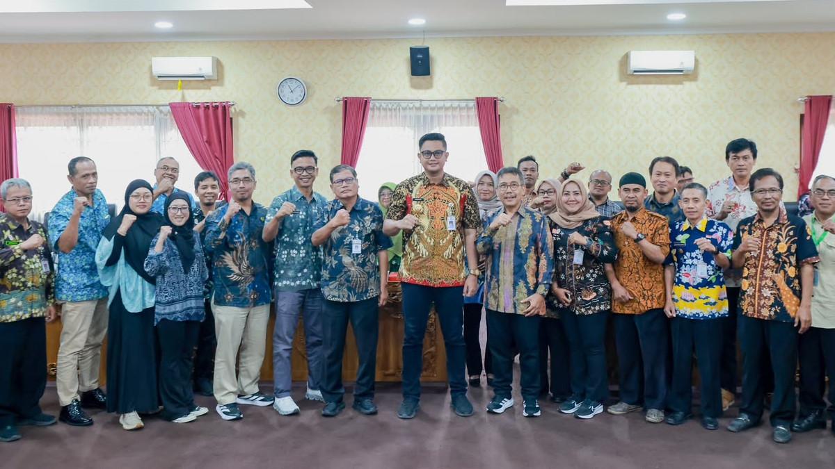 KCAG KLATEN - Penyerahan Surat Keputusan Menteri ESDM tentang Penetapan Kawasan Cagar Alam Geologi dari perwakilan Kementerian ESDM kepada Bupati Klaten di Ruang Badan Anggaran DPRD Klaten, Jumat (7/8/2026).