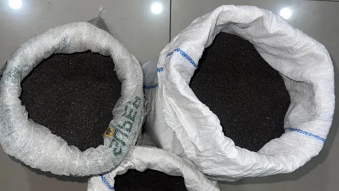 Polisi menetapkan seorang tersangka berinisial RS dalam perkara dugaan tindak pidana di bidang pertambangan Minerba yang beroperasi secara ilegal.
