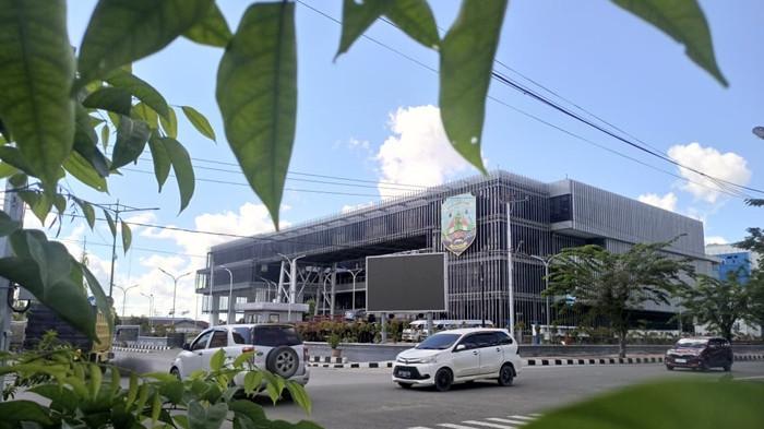 KANTOR GUBERNUR KALTARA - Suasana di depan Kantor Gubernur Kaltara, saat diabadikan pada Rabu (17/6/2026) siang. Berikut ini penjelasan terbaru Pemprov Kaltara soal TPP ASN yang dipastikan tetap dibayar hingga Desember 2026. (TribunKaltara.com/Magang-Dafian)