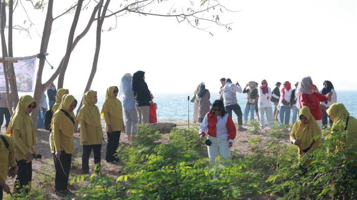 AKSI BERSIH PULAU - Ibu-ibu PKK